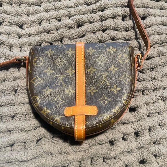 Louis Vuitton Brown Chantilly PM Crossbody Bag - Picture 3 of 12